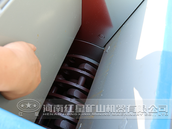 錘式破碎機內部,錘頭