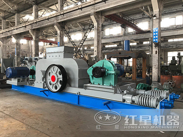 對(duì)輥破碎機(jī)生產(chǎn)車(chē)間