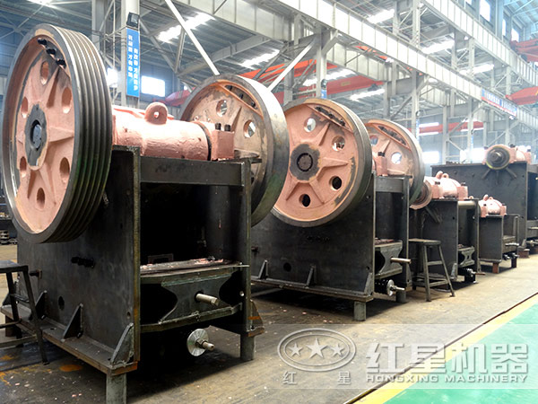 顎式破碎機內部結構圖