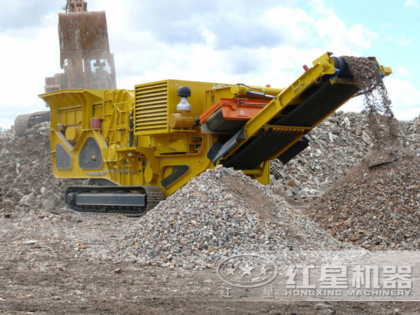 移動式破碎機工作現場圖
