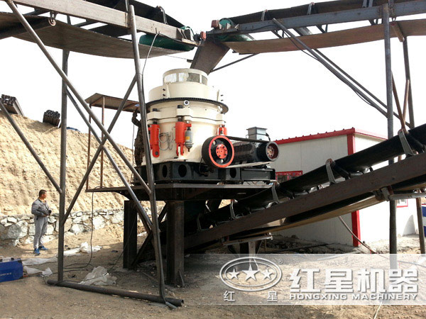 多缸液壓圓錐破碎機工作現場圖