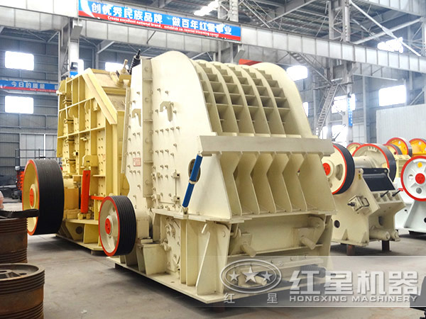 石灰石反擊式破碎機(jī)背面