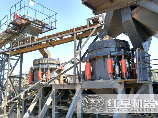 圓錐式石子破碎機(jī)現(xiàn)場(chǎng)