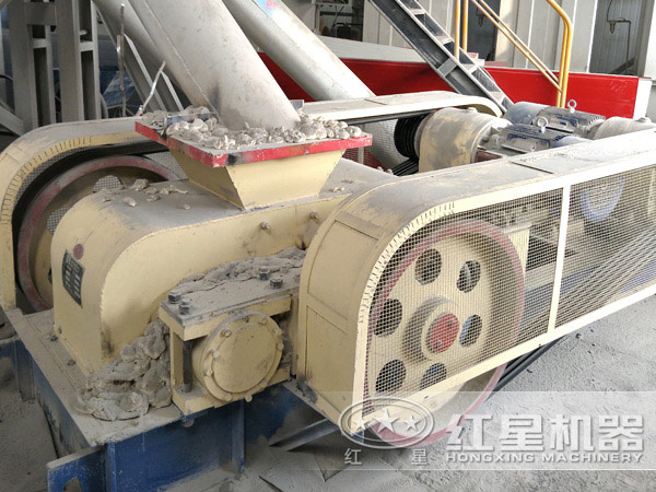 對輥式破碎機(jī)客戶現(xiàn)場