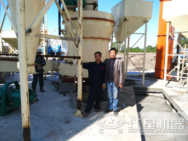 雷蒙磨粉機(jī)客戶現(xiàn)場